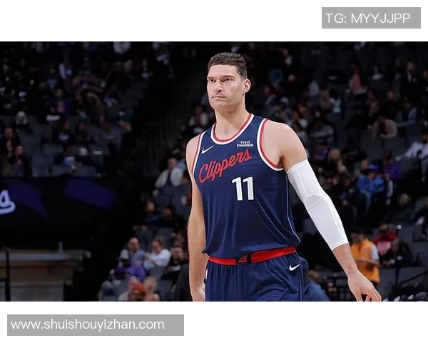 布鲁克洛佩斯:从篮坛巨星到球队核心的华丽转身与成长之路 布鲁克洛佩斯:从篮坛巨星到球队核心的华丽转身与成长之路