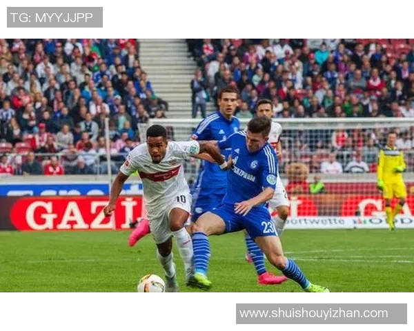 沙尔克04主场轻松击败弗赖堡，豪取三分！