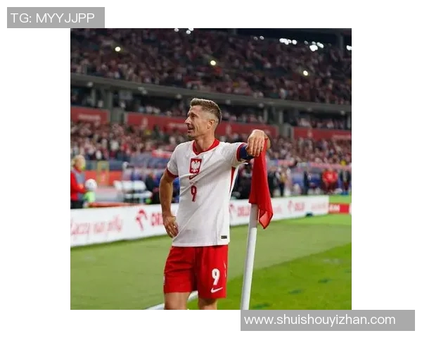 莱万状态火热欧冠赛场10场斩获12球领跑射手榜前景光明 莱万状态火热欧冠赛场10场斩获12球领跑射手榜前景光明